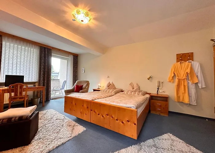 Otel Pension Zum Loewen, Parkplatz, Wlan, Zentral Bad Steben
