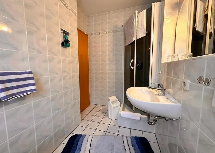 Otel Pension Zum Loewen, Parkplatz, Wlan, Zentral