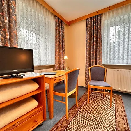 Zum Loewen, Parkplatz, Fruehstueck, Wlan, Zentral Hotel