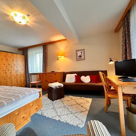 Отель Zum Loewen, Parkplatz, Wlan, Zentral 3*